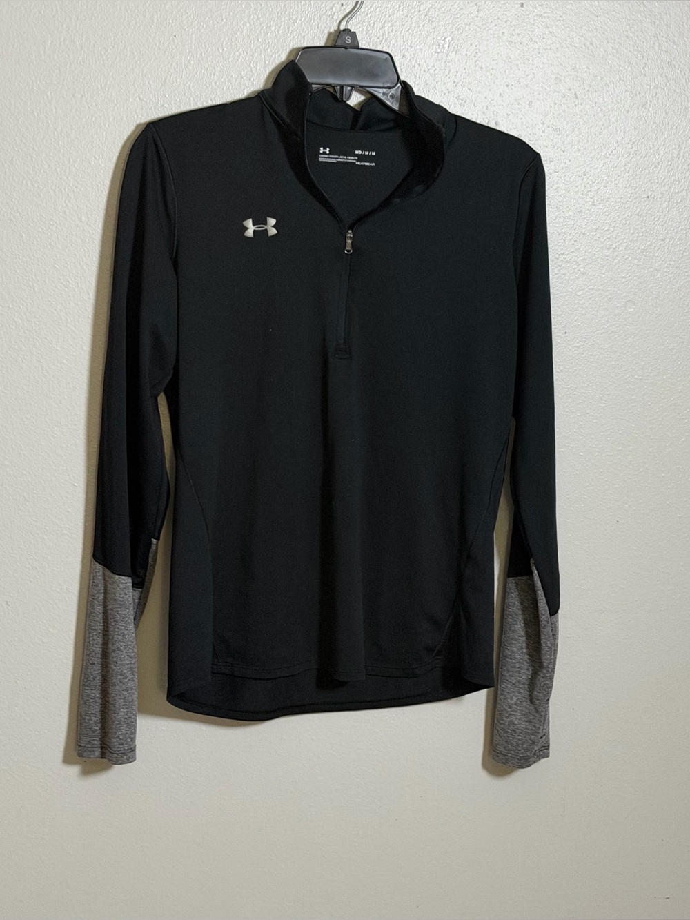 Under Armour Women Loose HeatGear Black Half-Zip Pullover Gray Sleeve size M